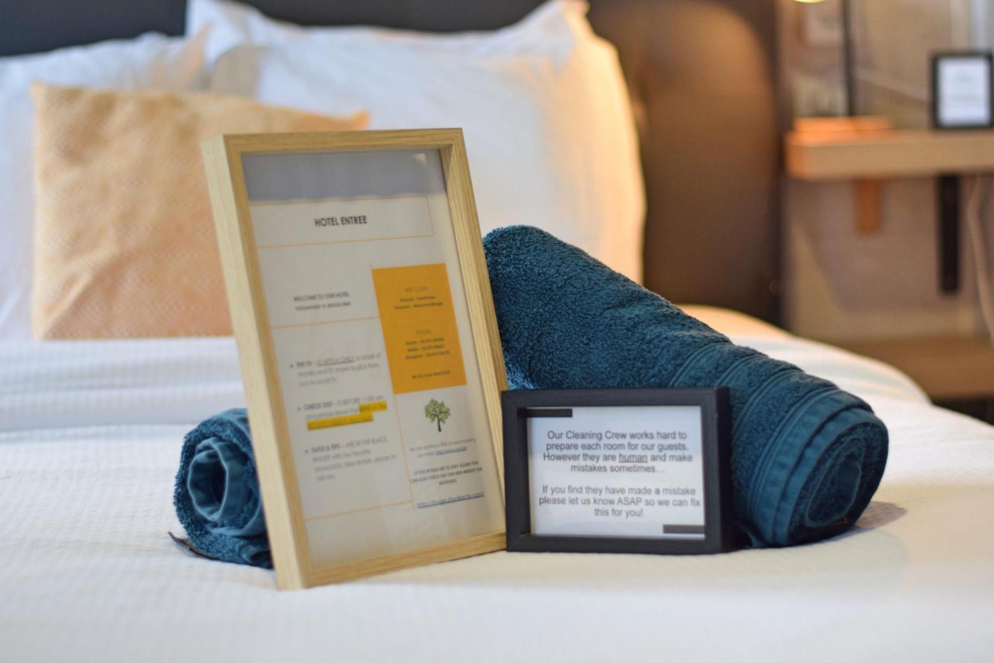 Hotel Entree - Canal View บรูจส์ ภายนอก รูปภาพ