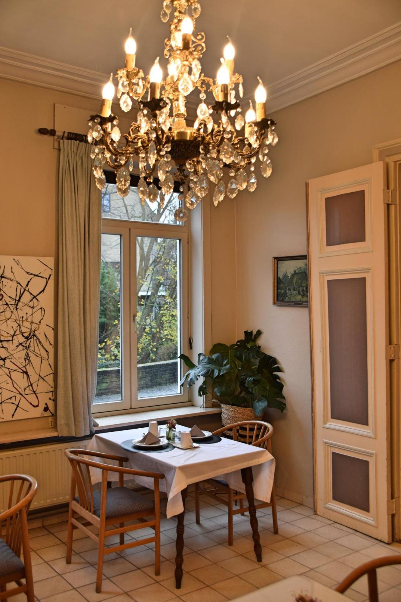 Hotel Entree - Canal View บรูจส์ ภายนอก รูปภาพ