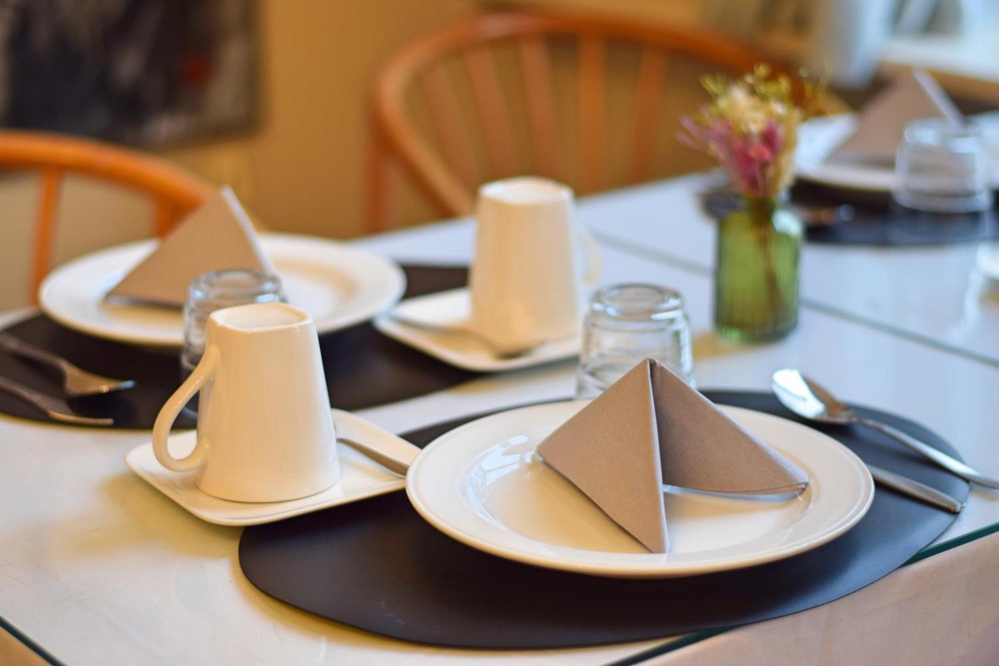 Hotel Entree - Canal View บรูจส์ ภายนอก รูปภาพ