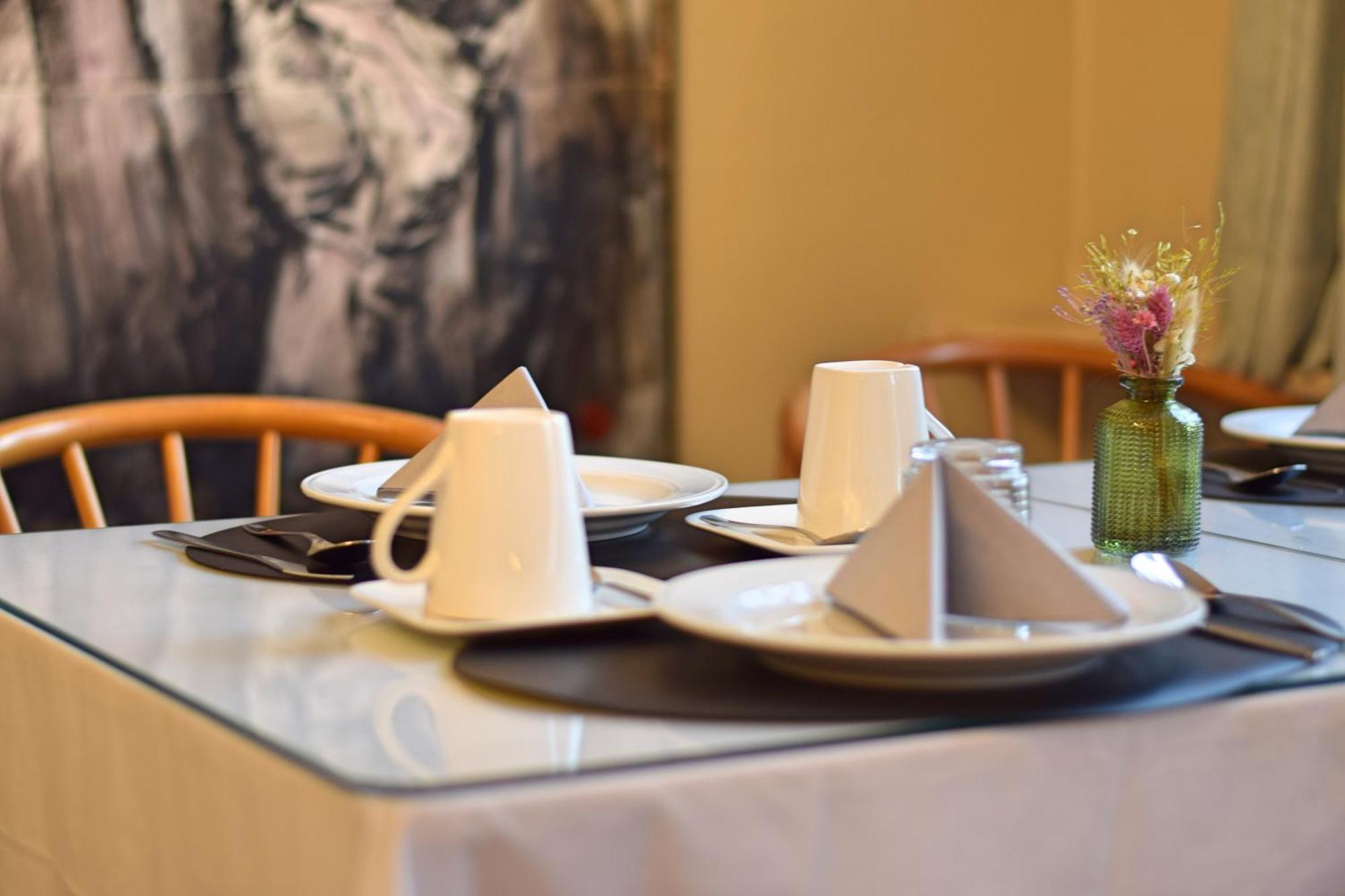 Hotel Entree - Canal View บรูจส์ ภายนอก รูปภาพ