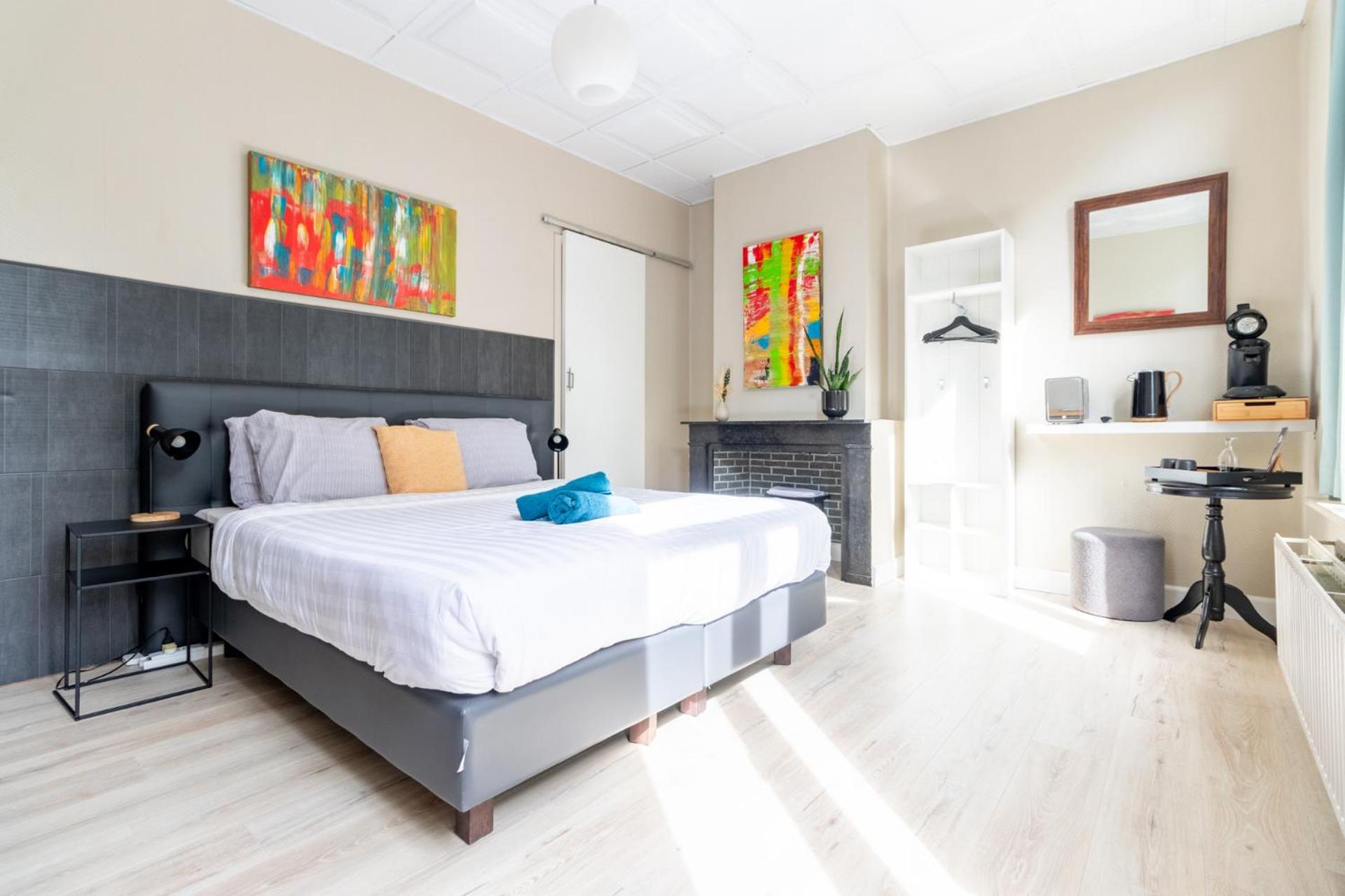 Hotel Entree - Canal View บรูจส์ ภายนอก รูปภาพ